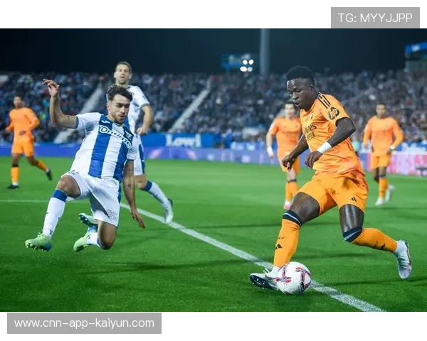 皇马中场插上远射，弧线破网点燃看台——一场令人热血沸腾的经典之战